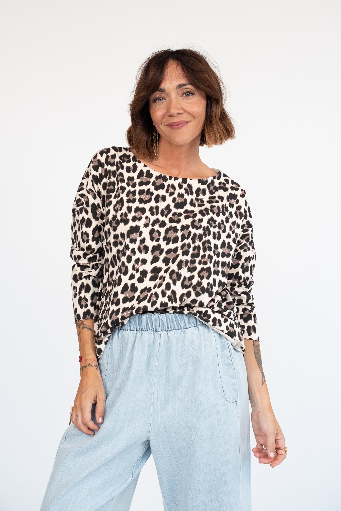 T-shirt over taglio laser leopardata