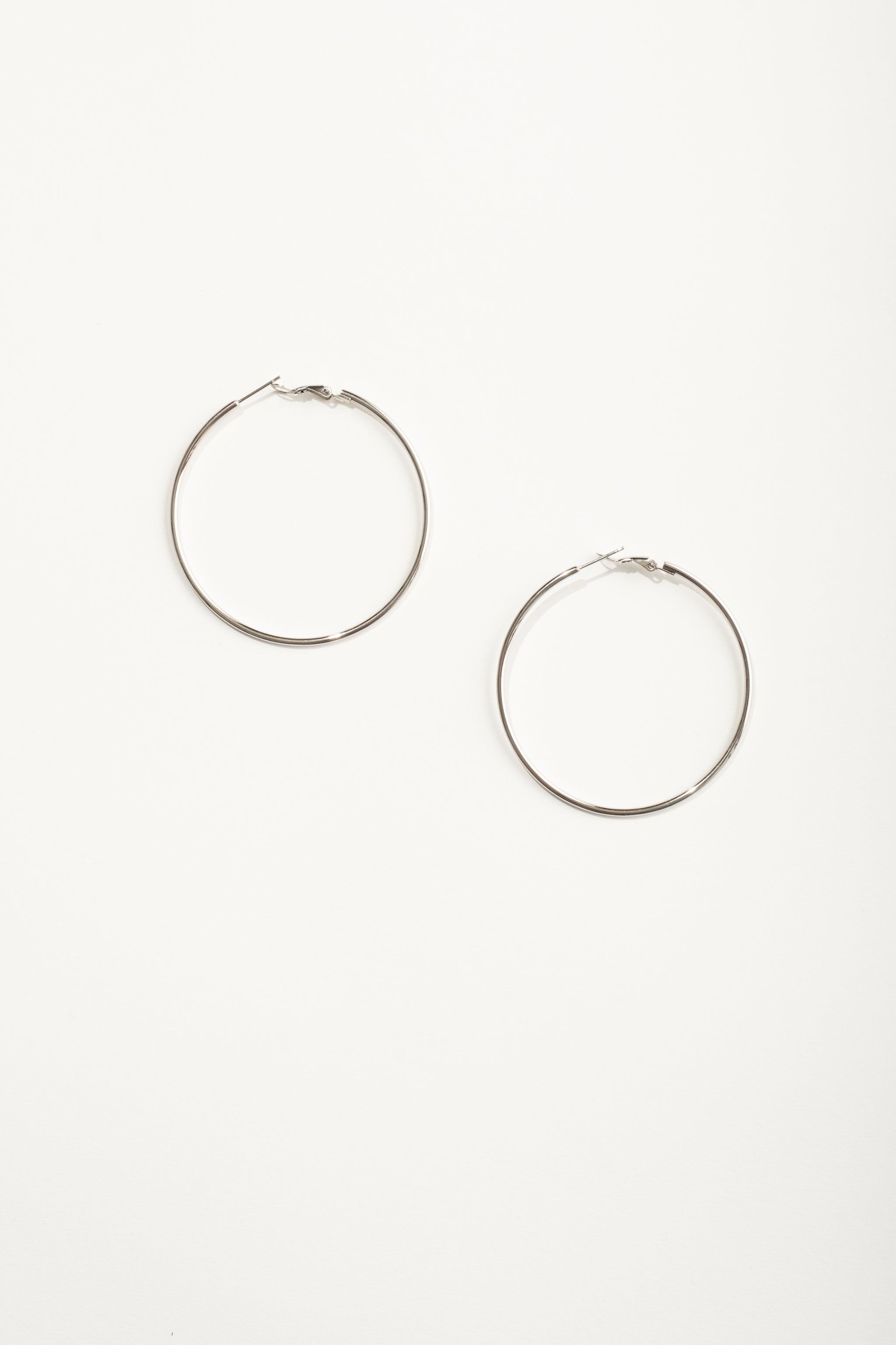 Orecchini a cerchio Huggie - Acquista online – Timi of Sweden